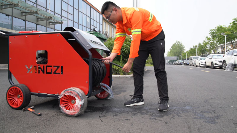 使用我們翻新的工業高壓清洗機提供經濟高效的清潔解決方案