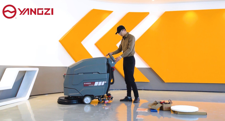 手推式洗地機推著沉是咋回事